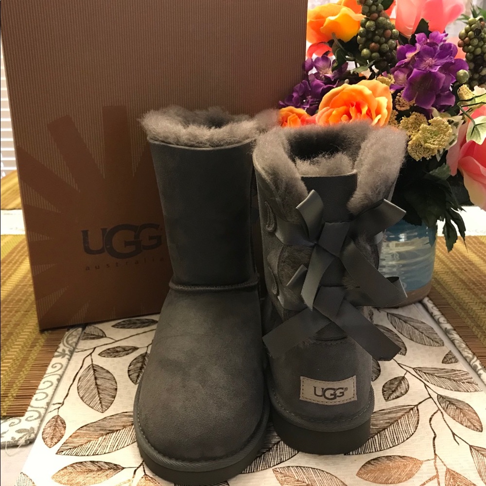 💯 Authentic UGG Bailey Bow Boots
